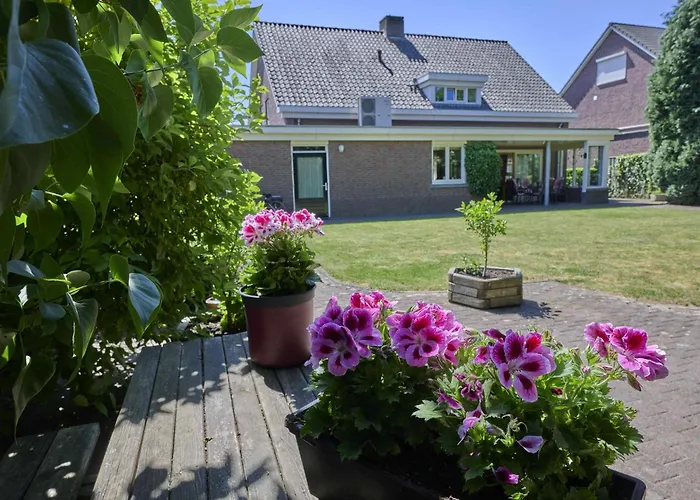 Lionshuis بيت للعطل