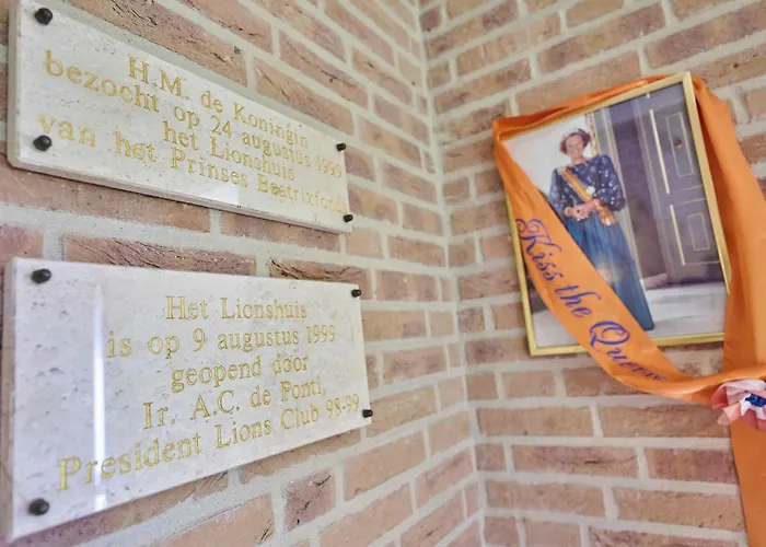 Lionshuis بيت للعطل *