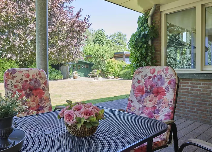 Lionshuis بيت للعطل *